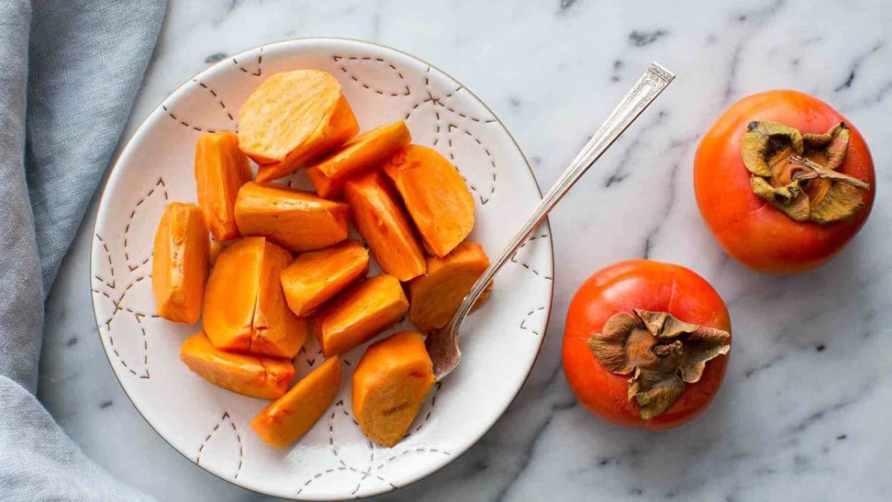 خواص خرمالو و دانستنی‌های مفید دیگر درباره میوه خدایان! | عالیفرد