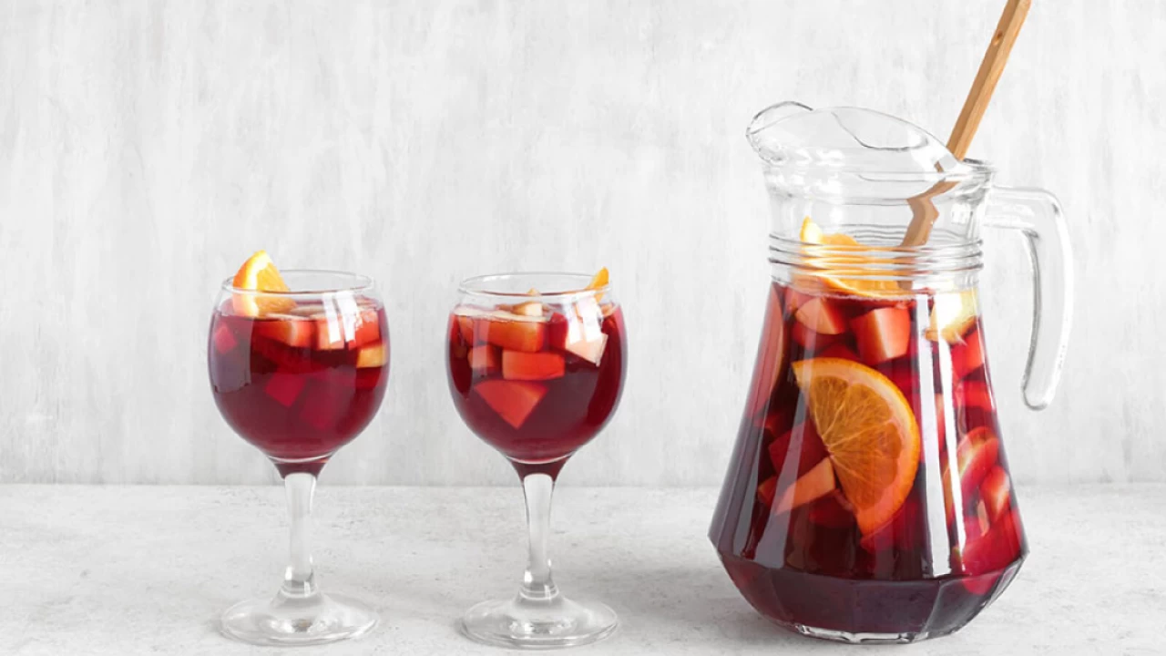 Sangria : Popular cold drink of summer | ALIFARD CO