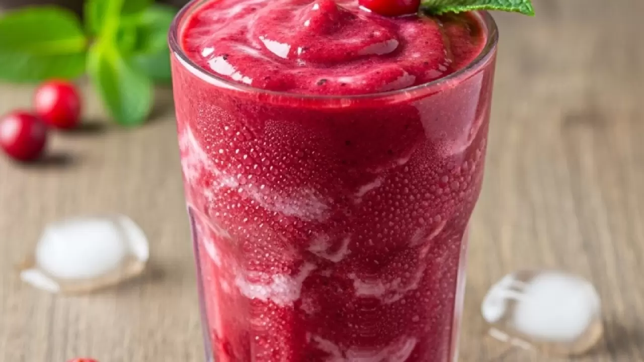 طرز تهیه اسموتی زغال‌اخته خوشم